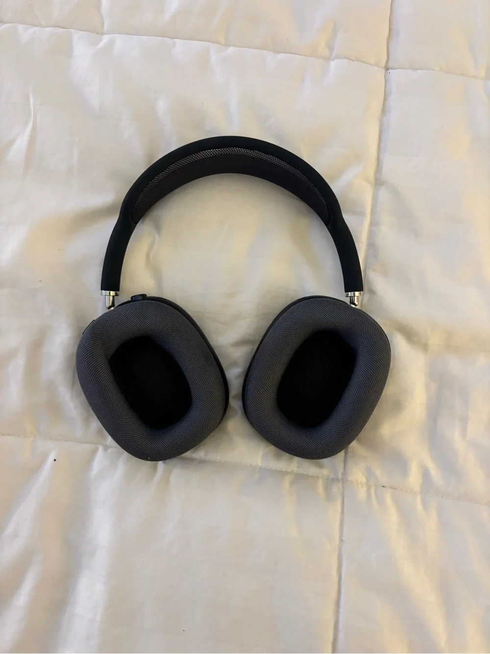 Apple Navy Wireless Over-Ear Headphones with Protective Foldable Case